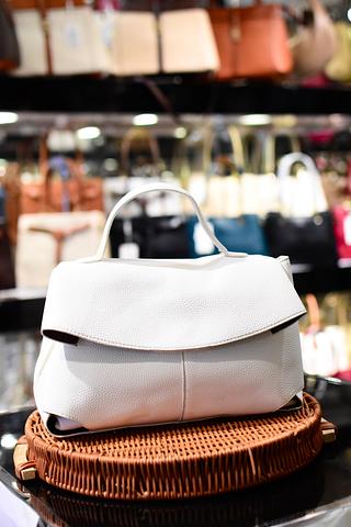 Bolsa transversal feminina