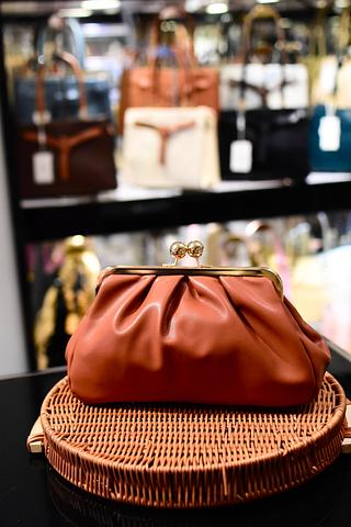 Bolsa transversal feminina