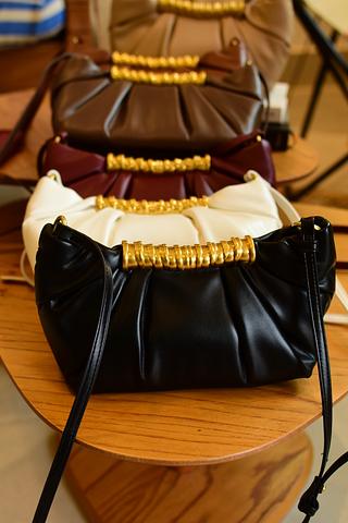 Bolsa transversal feminina