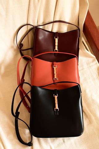 Bolsa transversal feminina