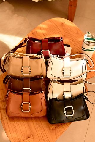 Bolsa transversal feminina